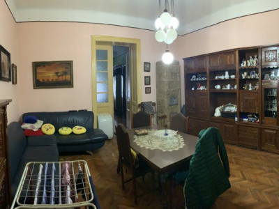 Apartament 4 camere de vanzare, zona Balcescu - V1590