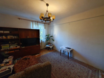 Apartament 2 camere, decomandat, etaj 1, zona Sagului, - ID V5693