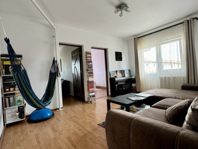 Apartament cu 3 camere si balcon, zona Parcul Padurice