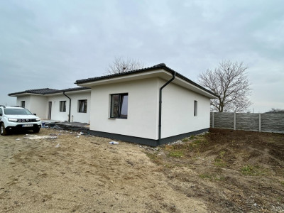 COMISION 0% Duplex cu 3 camere si teren de 287 mp, Sanandrei