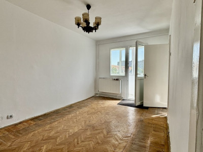 Apartament cu 3 camere + boxa, Zona Circumvalatiunii