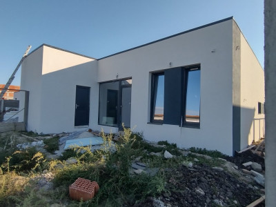 Duplex 4 camere, Sacalaz - Arhitectura moderna, Semineu si Pompa de Caldura