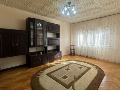 Apartament cu 2 camere decomandat, mobilat, in zona Aradului